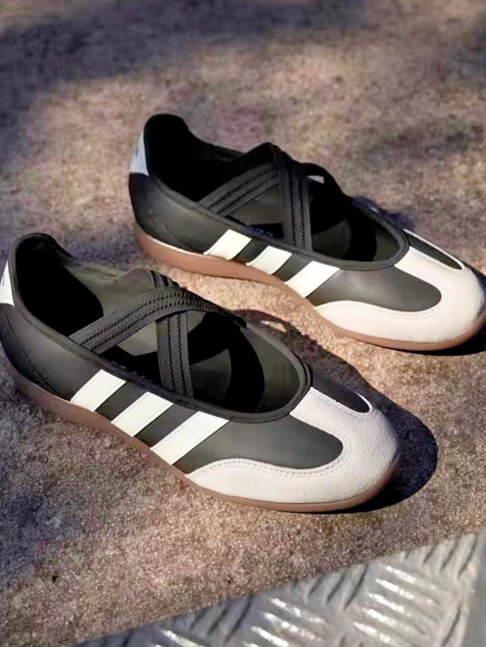 NWT Adidas Barreda Mary Jane Sneakers Black & White US 6